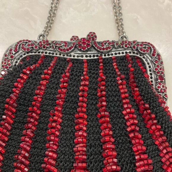 Vintage Art Deco Red Beaded Clasp Top Cocktail Bag with two Silver Chain Handles - Picture 3 of 12